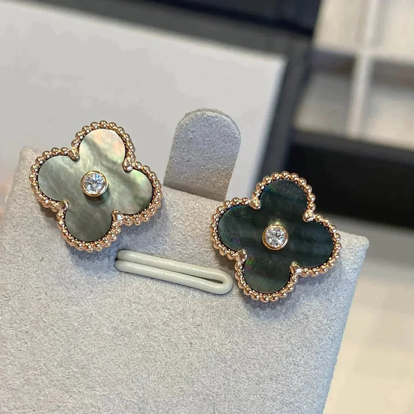 [⭐JeweliWhal]CLOVER MEDIUM 1 MOTIFS GRAY MOP  DIAMOND EARRINGS