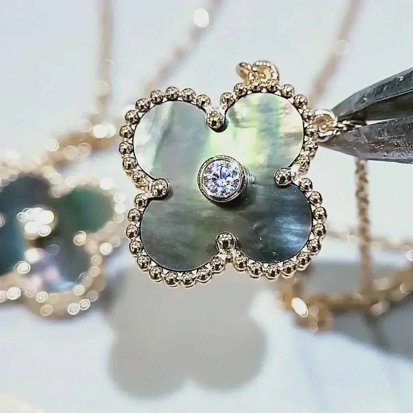 [⭐JeweliWhal]CLOVER 15MM DIAMOND AND MOTHER-OF-GREY NECKLACE
