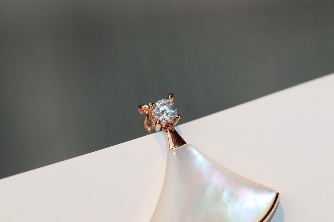 [⭐JeweliWhal]DREAM NECKLACE WHITE MOP PINK GOLD 1 DIAMOND