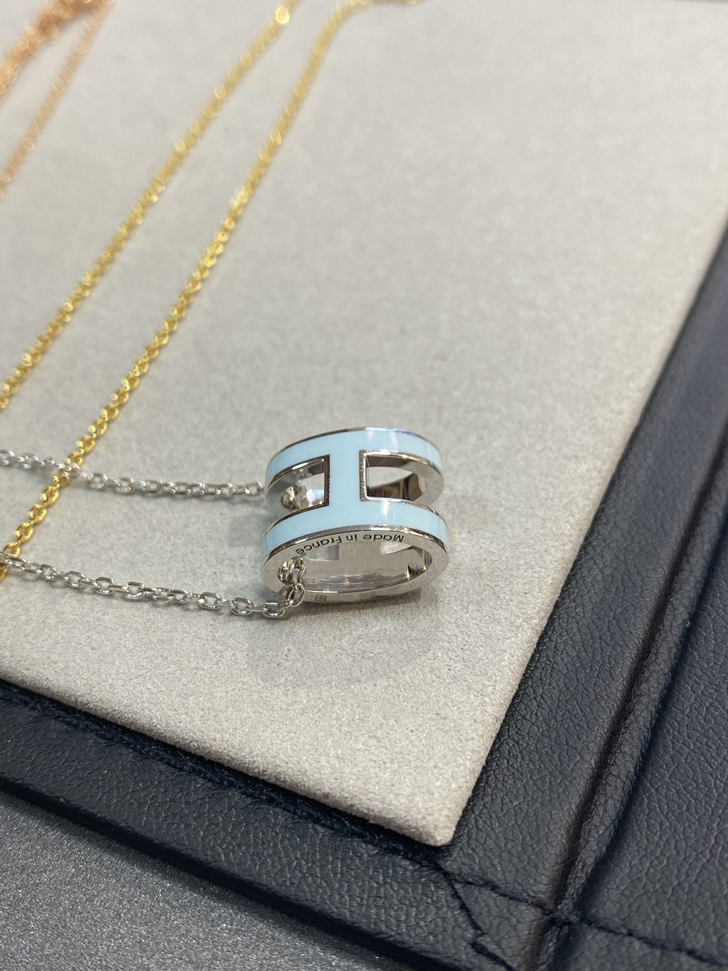 [⭐JeweliWhal]POP H LIGHT BLUE NECKLACE