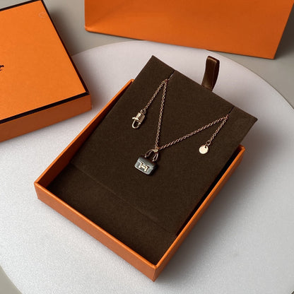 [⭐JeweliWhal]CONSTANCE BLACK PEDANT PINK GOLD NECKLACE