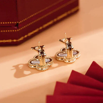 [⭐JeweliWhal]CLOVER MEDIUM 1 MOTIFS  WHITE MOP STUD EARRINGS
