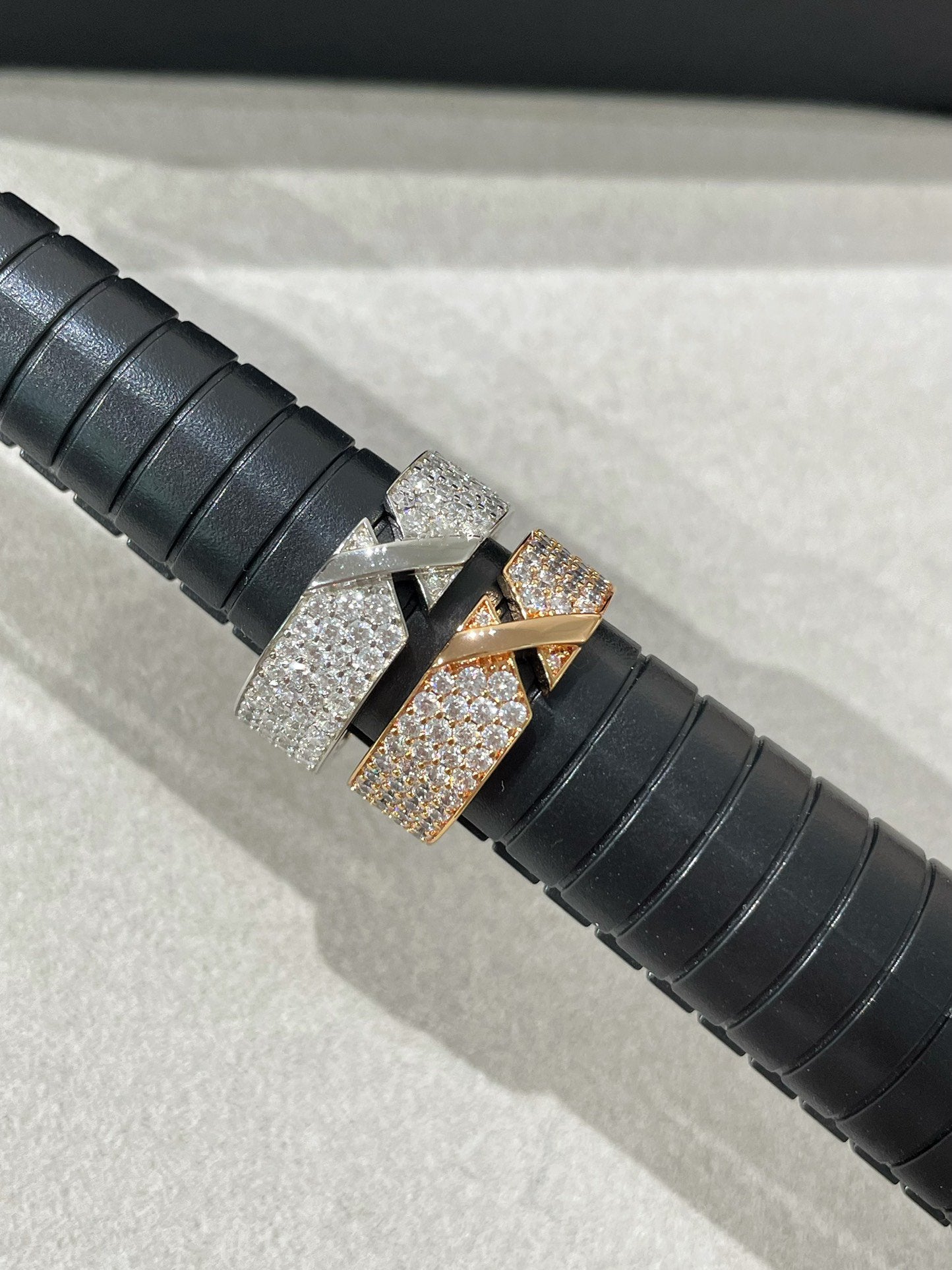 [⭐JeweliWhal]LIENS EVIDENCE  DIAMOND PAVED RING