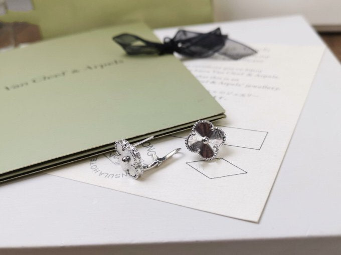[⭐JeweliWhal]CLOVER MEDIUM STUD EARRINGS