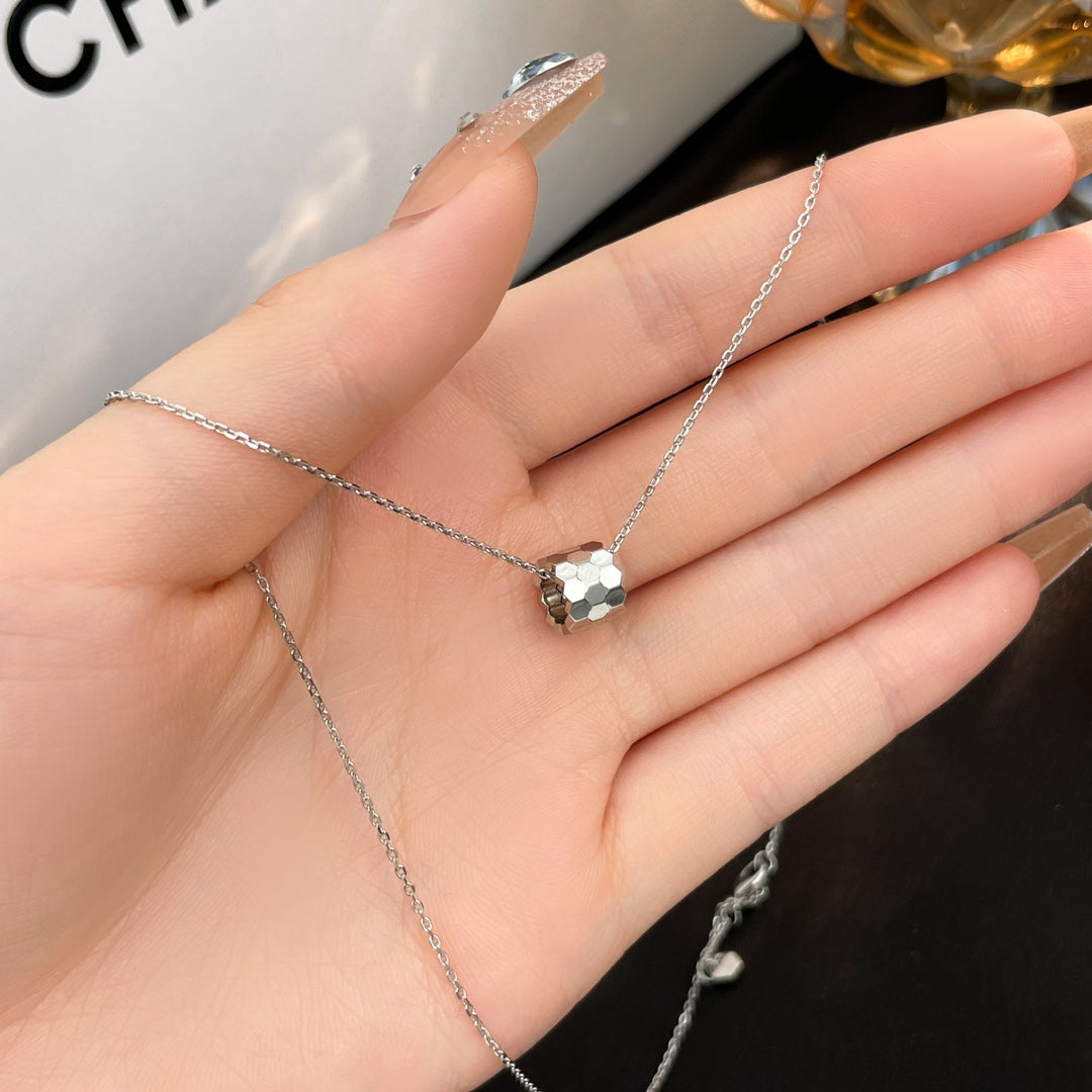 [⭐JeweliWhal]BEE MINI NECKLACE