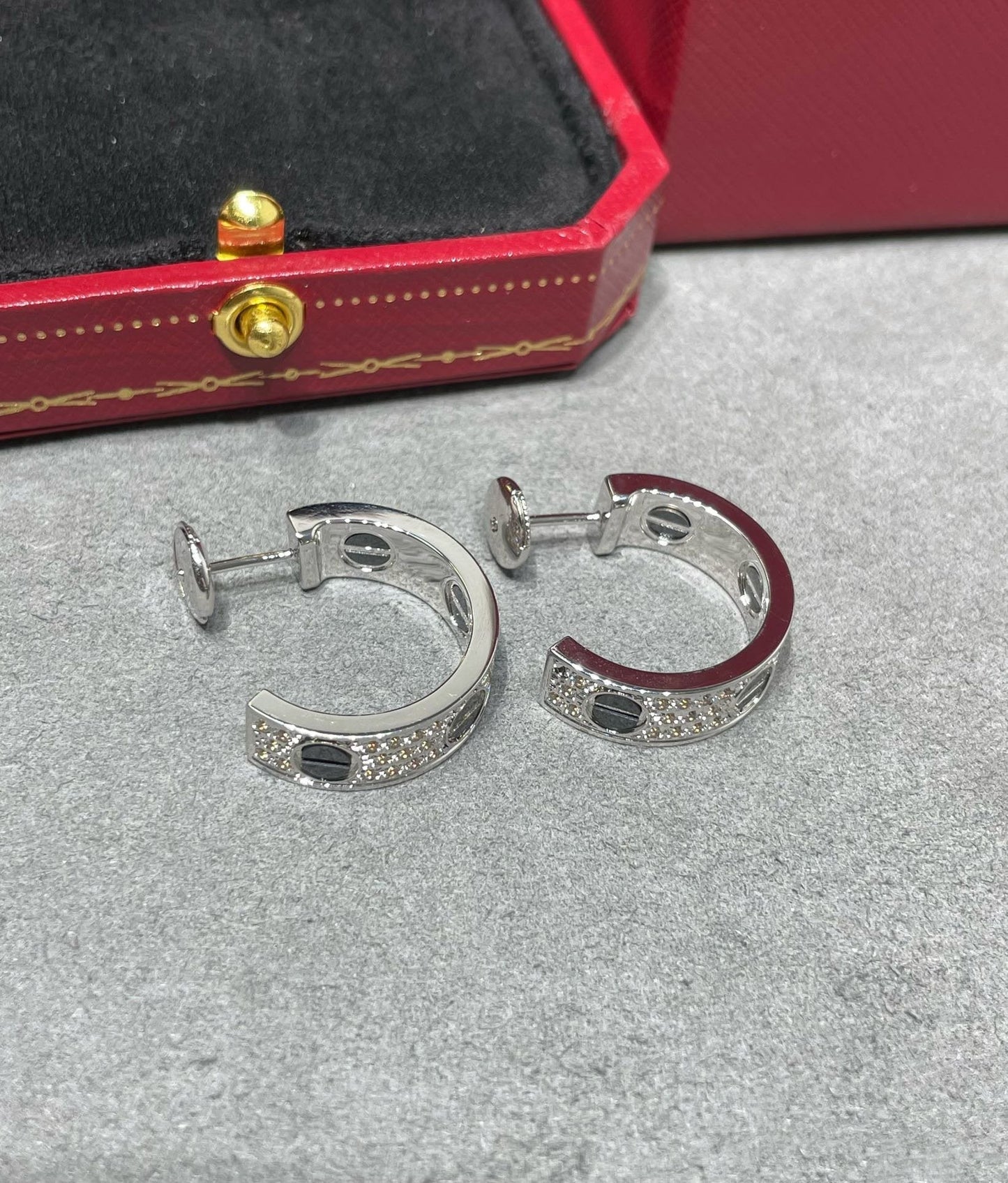 [⭐JeweliWhal]LOVE CERAMIC DIAMOND PAVED SILVER EARRINGS