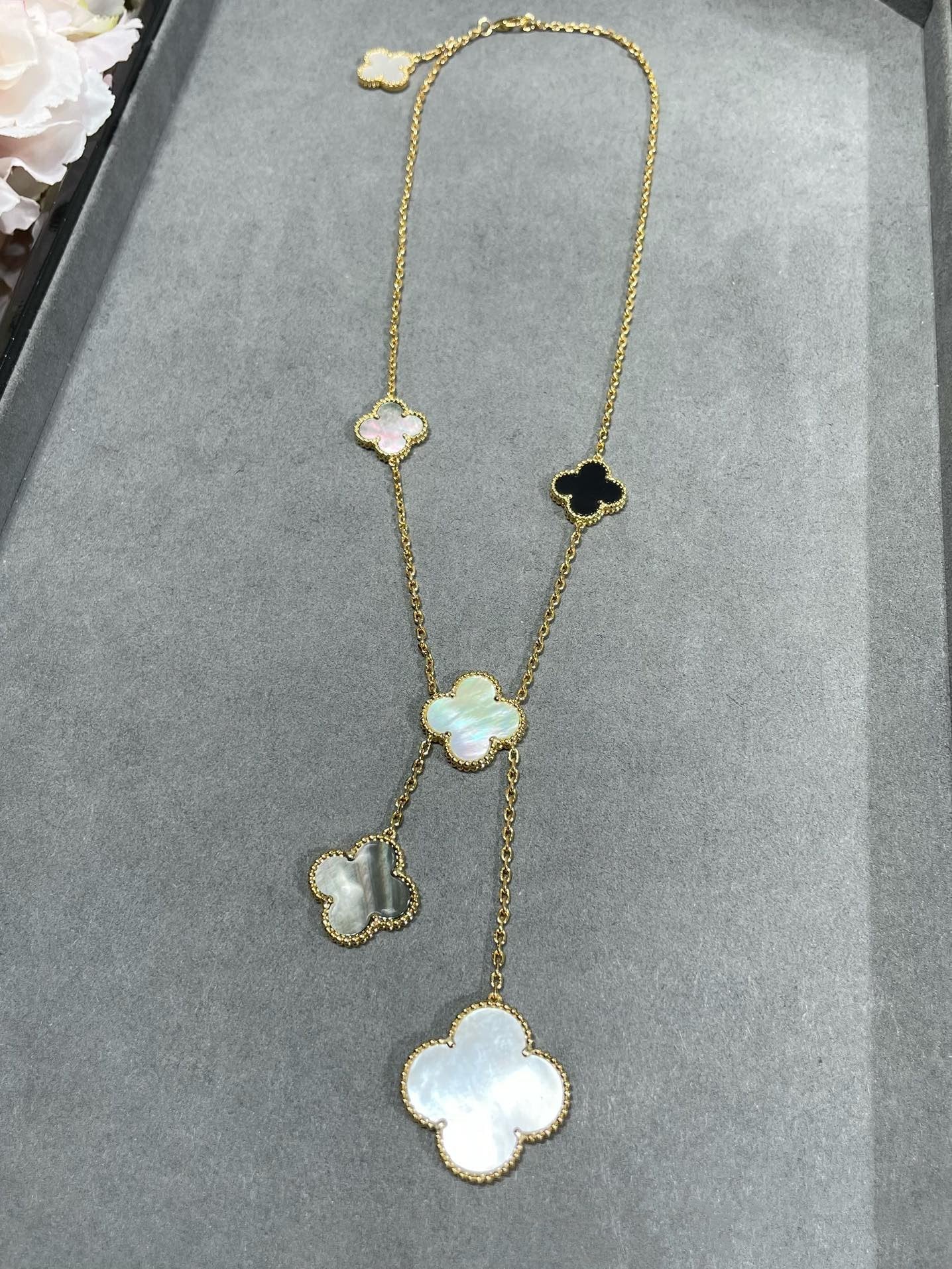 [⭐JeweliWhal]CLOVER 6 MOTIF MOP ONYX GOLD NECKLACE
