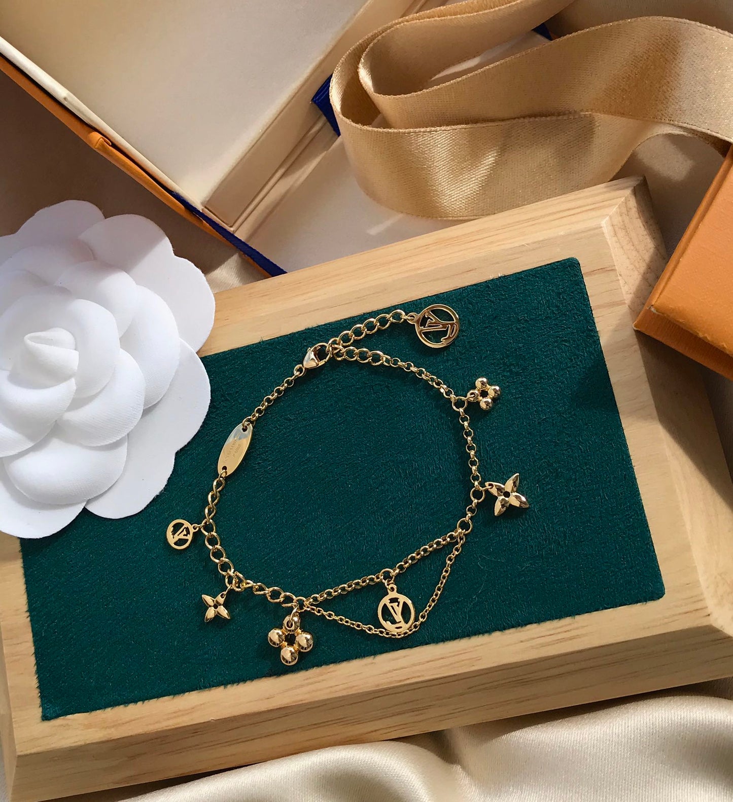 [⭐JeweliWhal]BLOOMING PINK GOLD MOP BRACELET