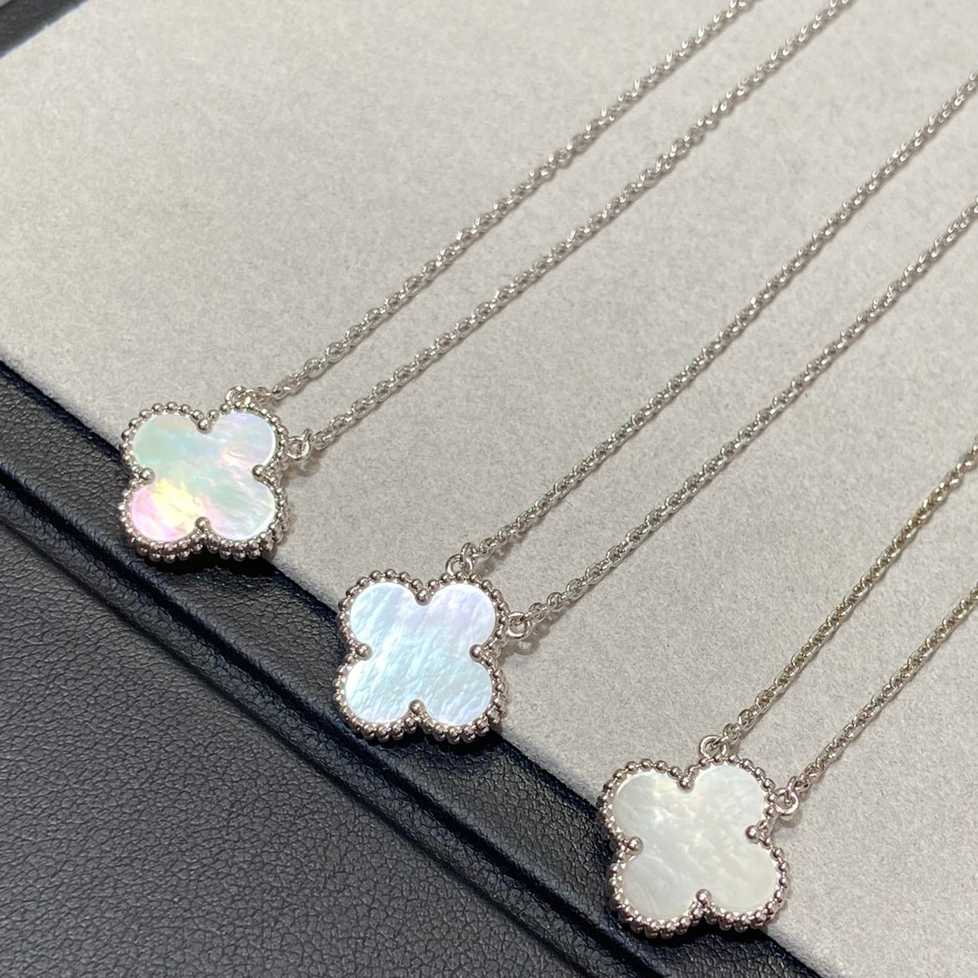 [⭐JeweliWhal]CLOVER MEDIUM SILVER WHITE MOP NECKLACE
