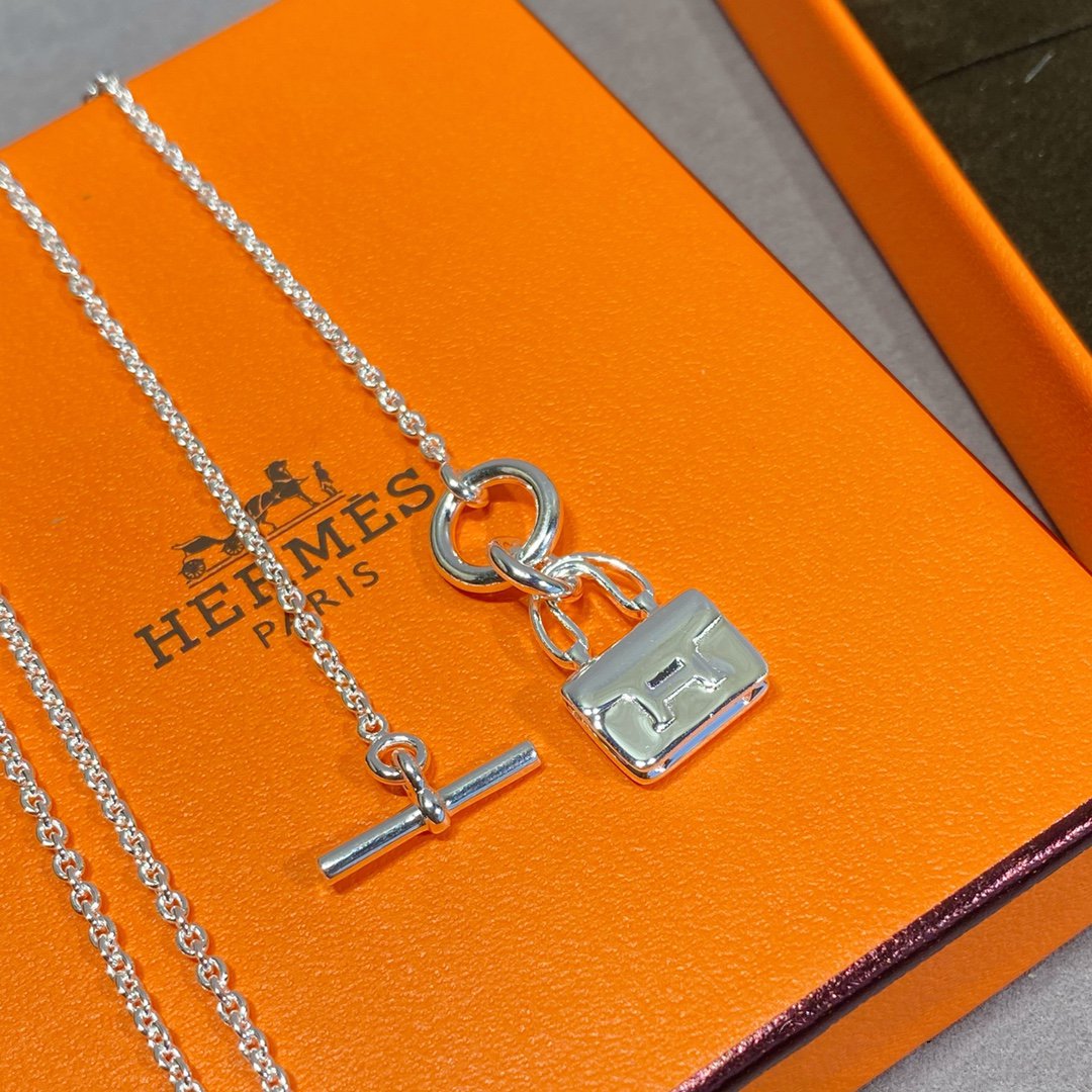 [⭐JeweliWhal]CONSTANCE PEDANT SILVER NECKLACE