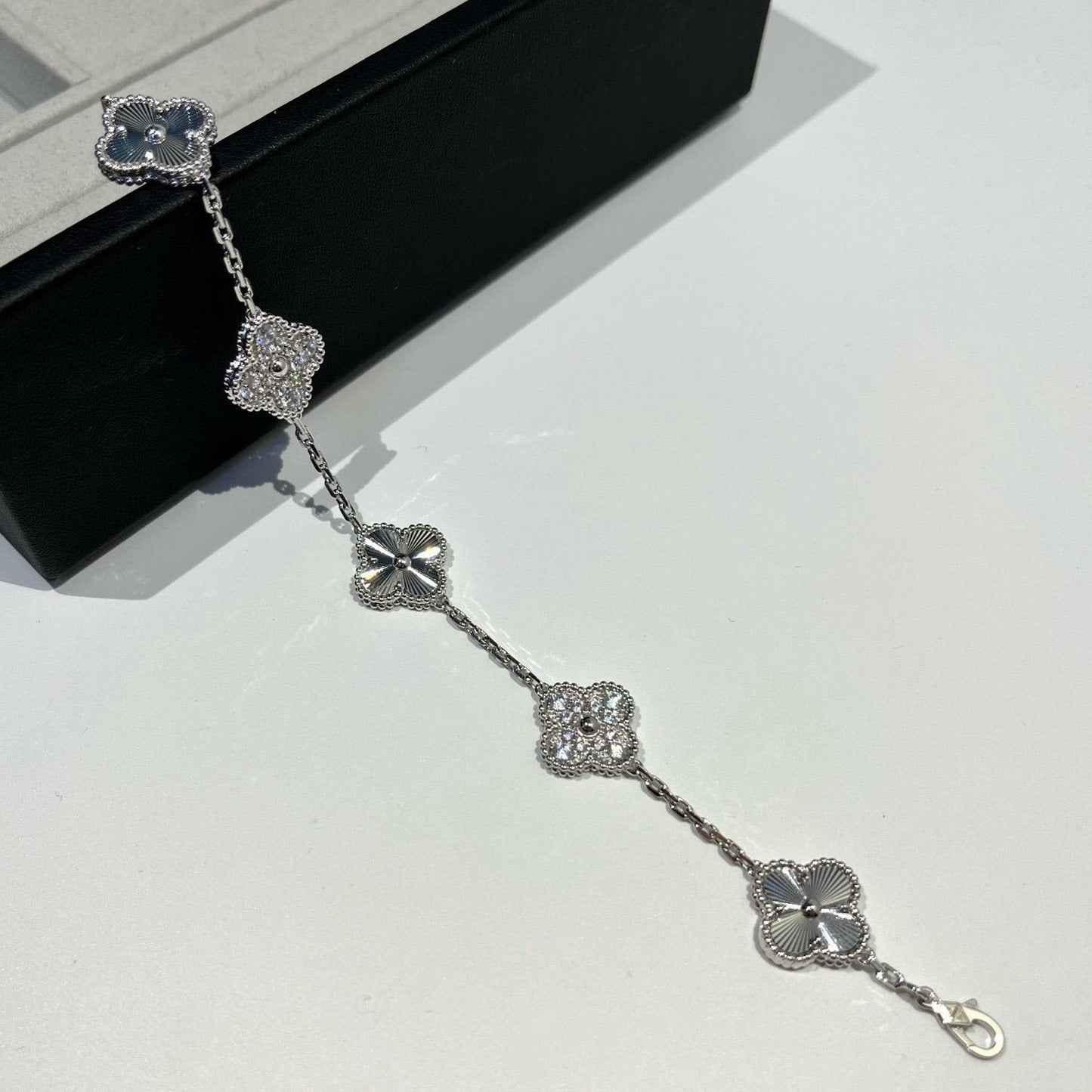 [⭐JeweliWhal] CLOVER 5 MOTIF LASER BRACELET COLLECTION