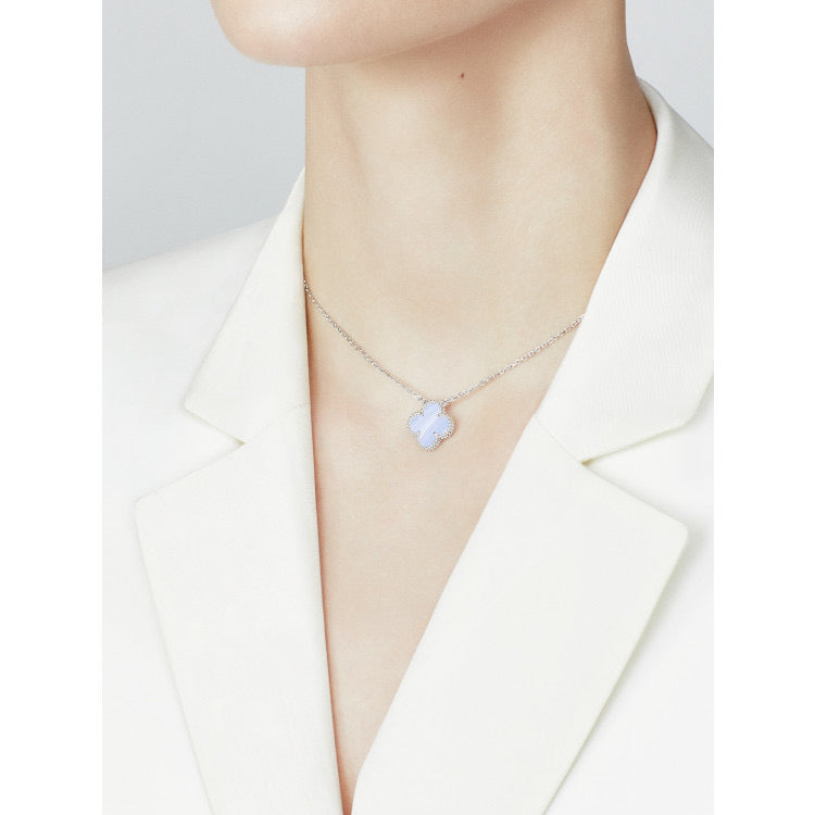 [⭐JeweliWhal]CLOVER 15MM BLUE CHALCEDONY NECKLACE SILVER