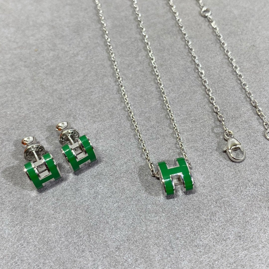[⭐JeweliWhal]POP H GREEN NECKLACE SILVER AND GOLD