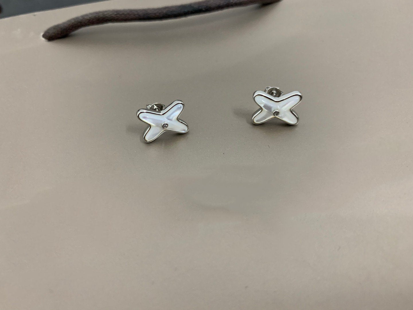 [⭐JeweliWhal]JEUX DE WHITE MOP SILVER DIAMOND EARRINGS
