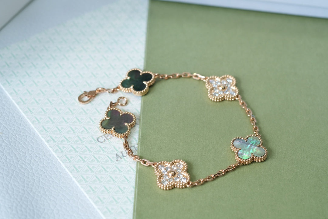 [⭐JeweliWhal] CLOVER 5 MOTIF GRAY MOP BRACELET COLLECTION
