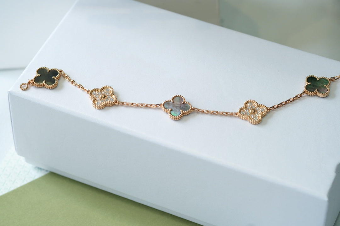 [⭐JeweliWhal] CLOVER 5 MOTIF GRAY MOP BRACELET COLLECTION