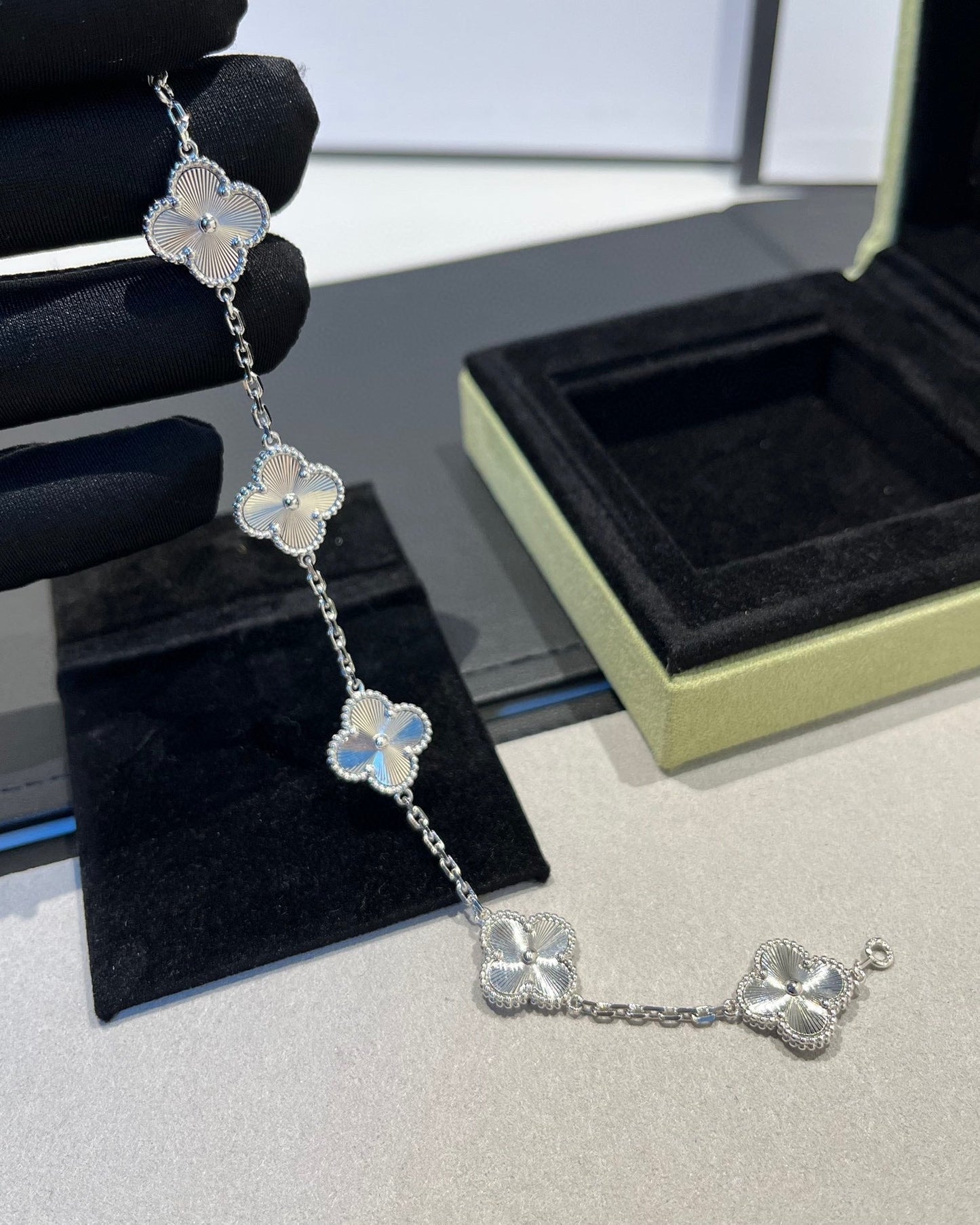 [⭐JeweliWhal] CLOVER 5 MOTIF LASER BRACELET COLLECTION