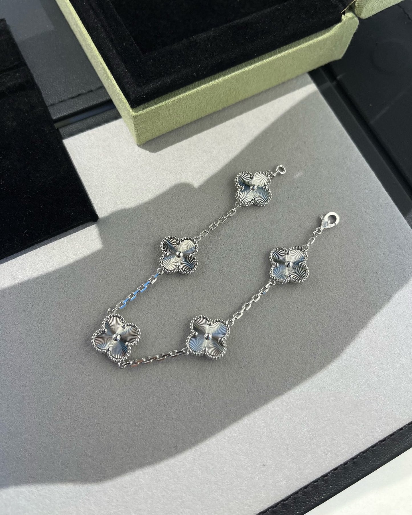 [⭐JeweliWhal] CLOVER 5 MOTIF LASER BRACELET COLLECTION